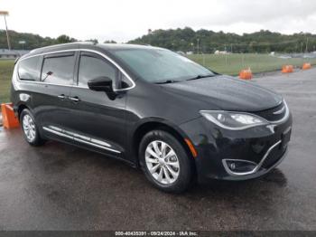  Salvage Chrysler Pacifica