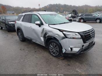  Salvage Nissan Pathfinder