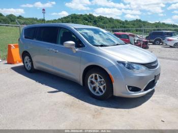  Salvage Chrysler Pacifica