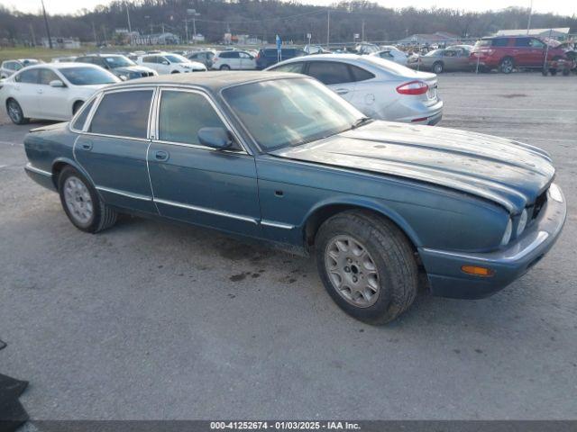  Salvage Jaguar Xj8