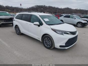  Salvage Toyota Sienna