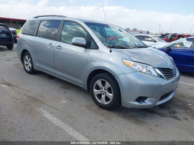  Salvage Toyota Sienna