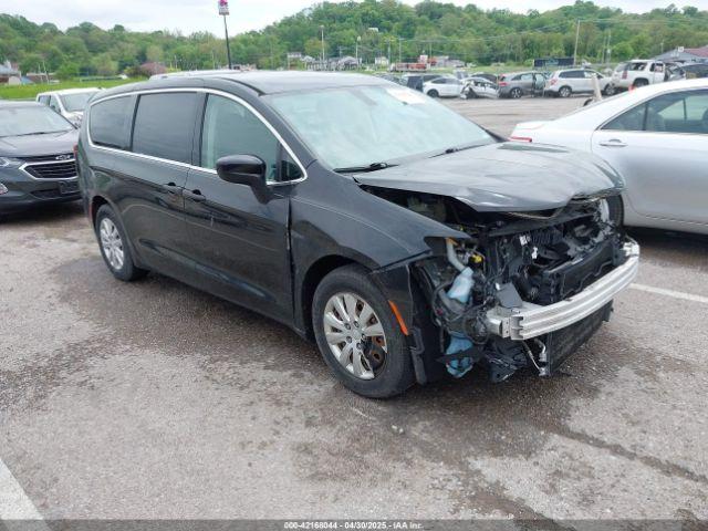  Salvage Chrysler Pacifica