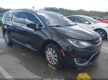  Salvage Chrysler Pacifica