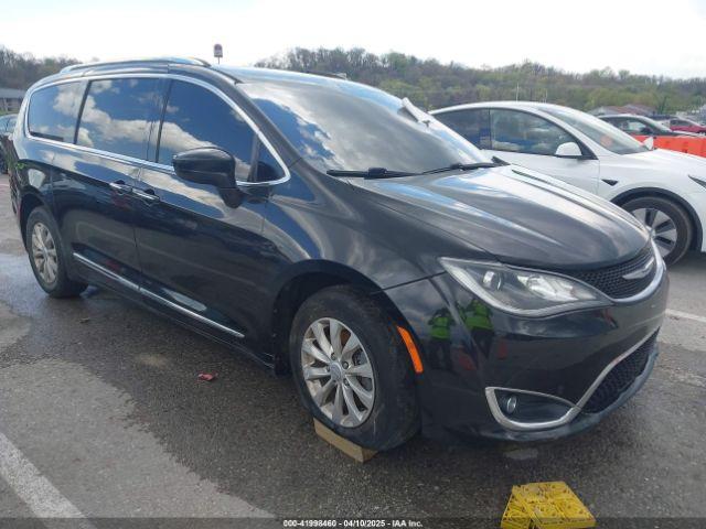  Salvage Chrysler Pacifica