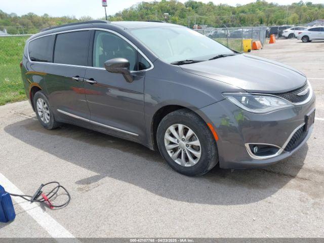  Salvage Chrysler Pacifica