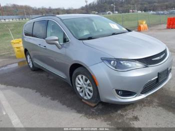  Salvage Chrysler Pacifica