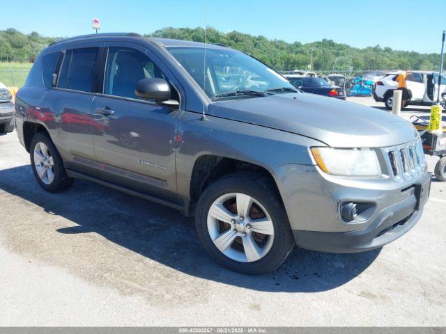  Salvage Jeep Compass