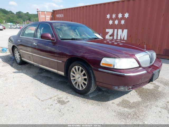  Salvage Lincoln Towncar