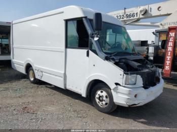  Salvage Isuzu Commercial Van