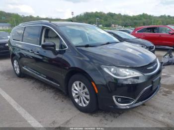  Salvage Chrysler Pacifica