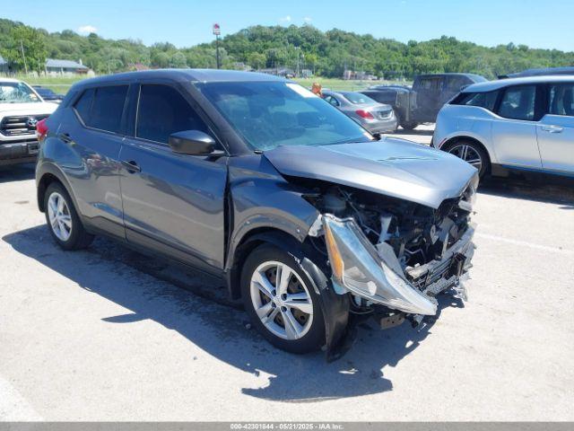  Salvage Nissan Kicks