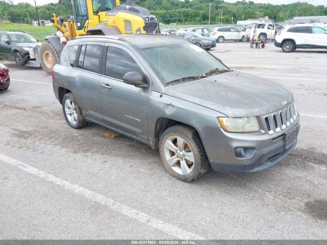  Salvage Jeep Compass