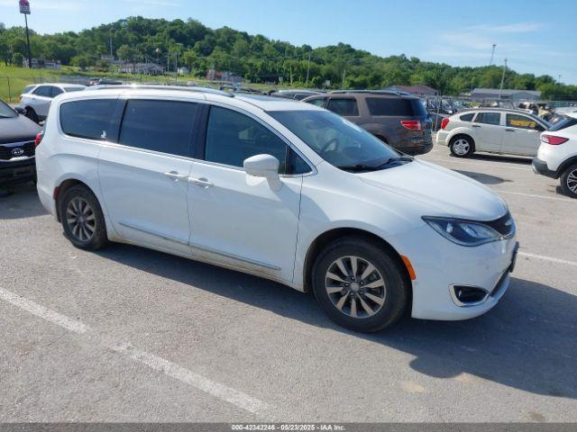  Salvage Chrysler Pacifica