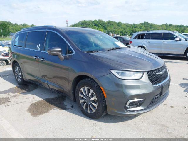  Salvage Chrysler Pacifica