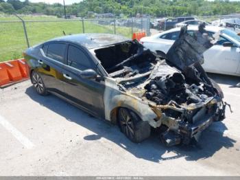  Salvage Nissan Altima