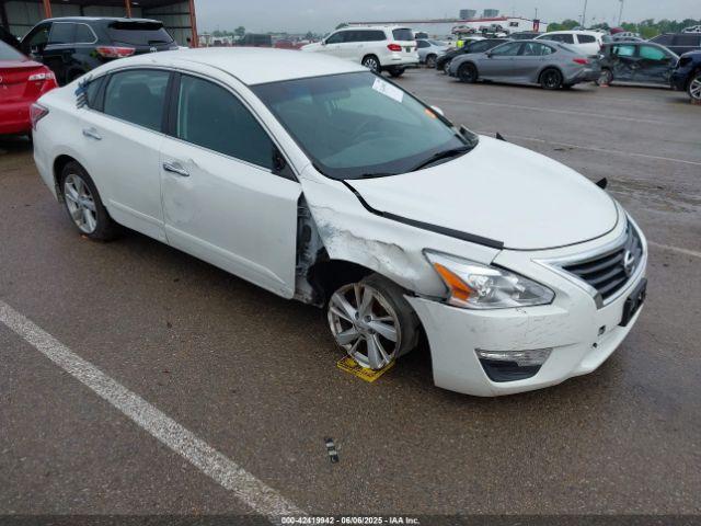  Salvage Nissan Altima