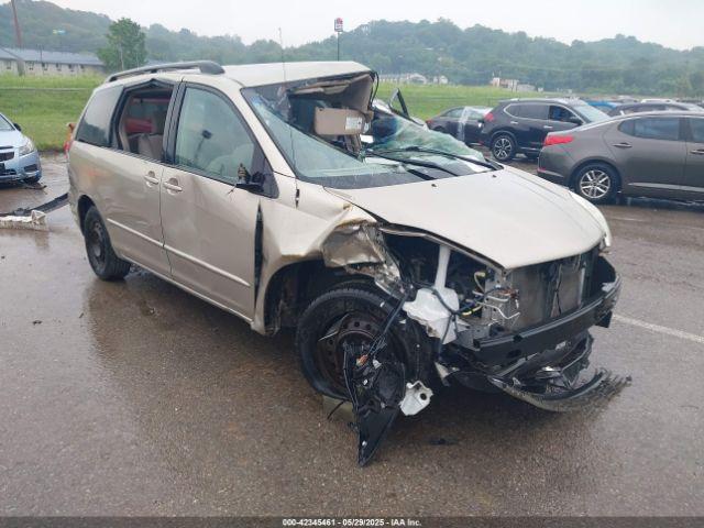  Salvage Toyota Sienna
