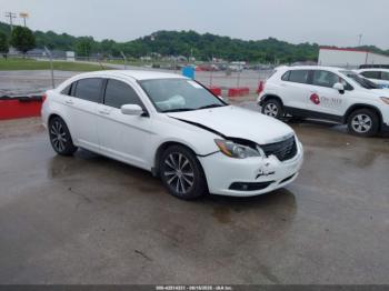  Salvage Chrysler 200