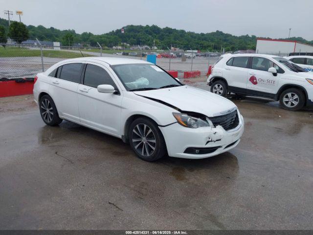  Salvage Chrysler 200