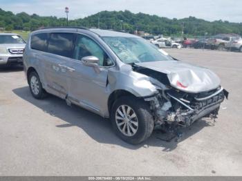  Salvage Chrysler Pacifica