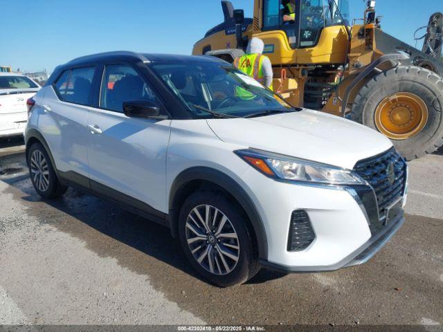  Salvage Nissan Kicks