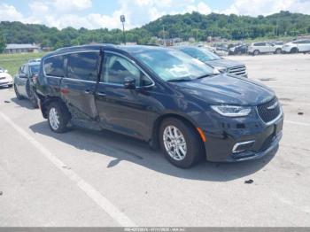 Salvage Chrysler Pacifica
