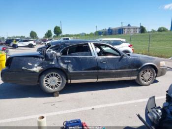  Salvage Lincoln Towncar