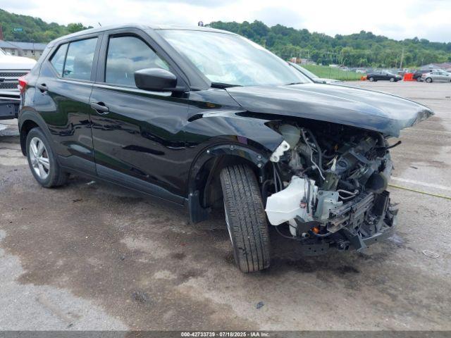  Salvage Nissan Kicks