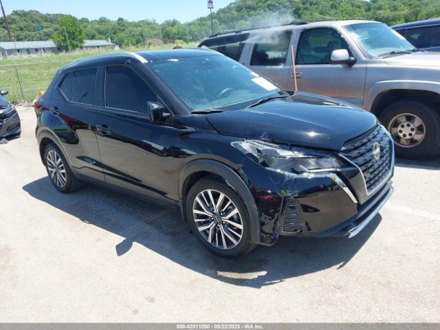  Salvage Nissan Kicks