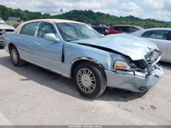  Salvage Lincoln Towncar