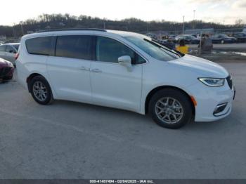  Salvage Chrysler Pacifica