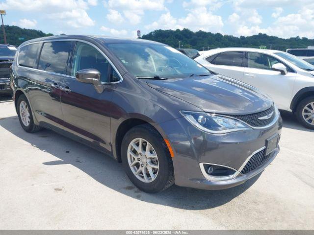  Salvage Chrysler Pacifica