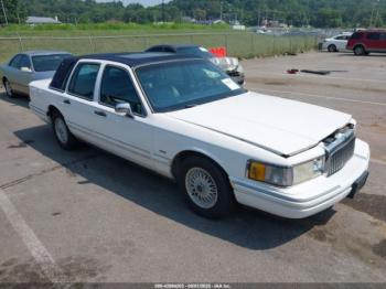 Salvage Lincoln Towncar