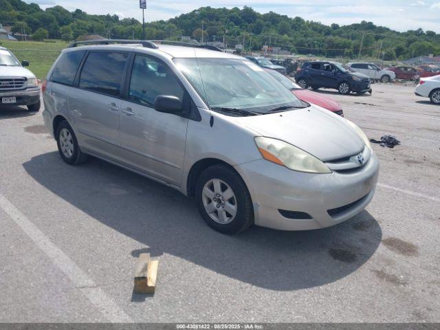  Salvage Toyota Sienna