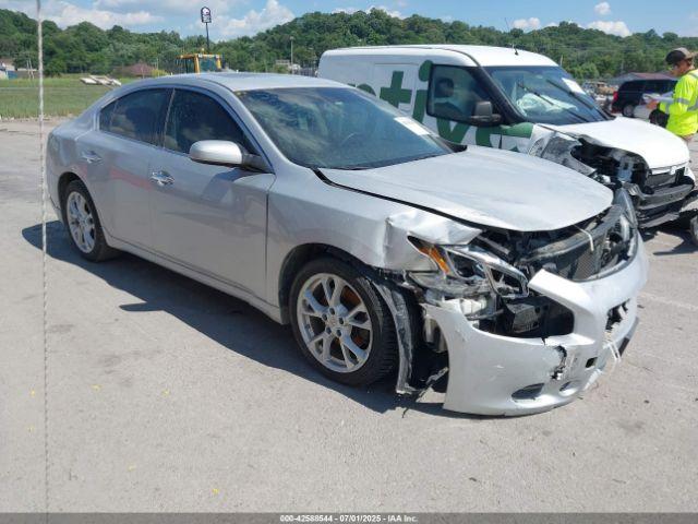  Salvage Nissan Maxima