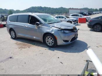  Salvage Chrysler Pacifica