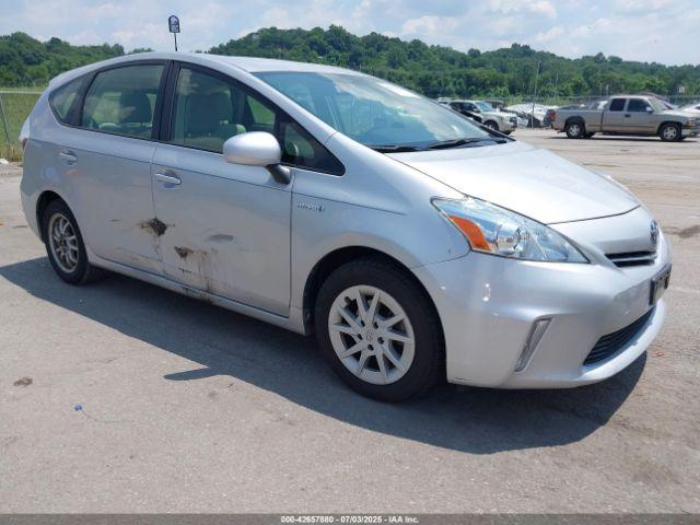  Salvage Toyota Prius v