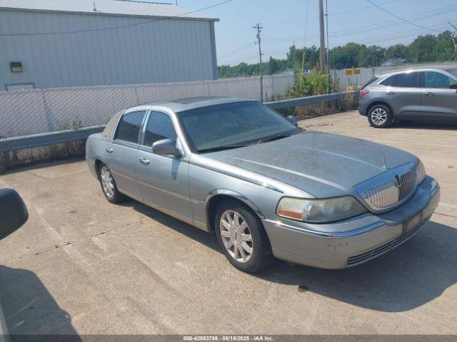  Salvage Lincoln Towncar