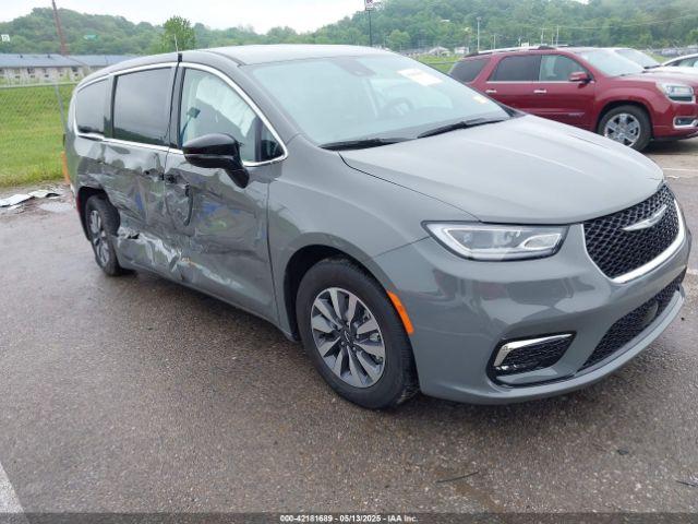  Salvage Chrysler Pacifica