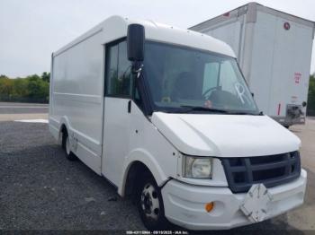  Salvage Isuzu Commercial Van