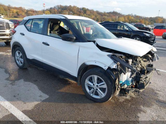  Salvage Nissan Kicks