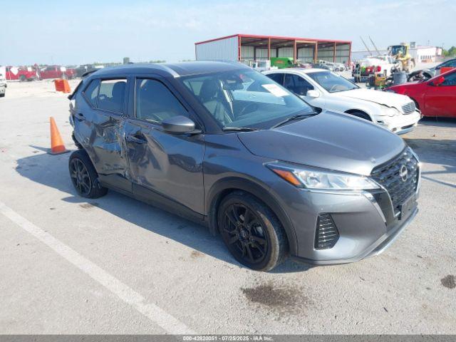  Salvage Nissan Kicks