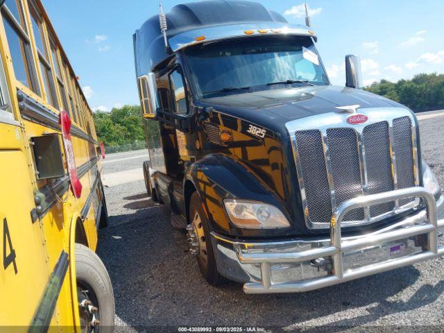  Salvage Peterbilt 579