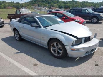  Salvage Ford Mustang