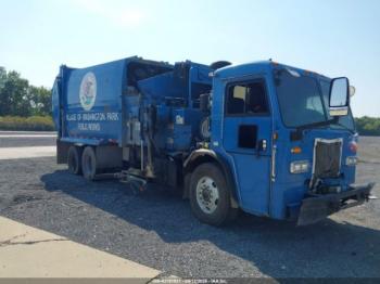  Salvage Peterbilt 320