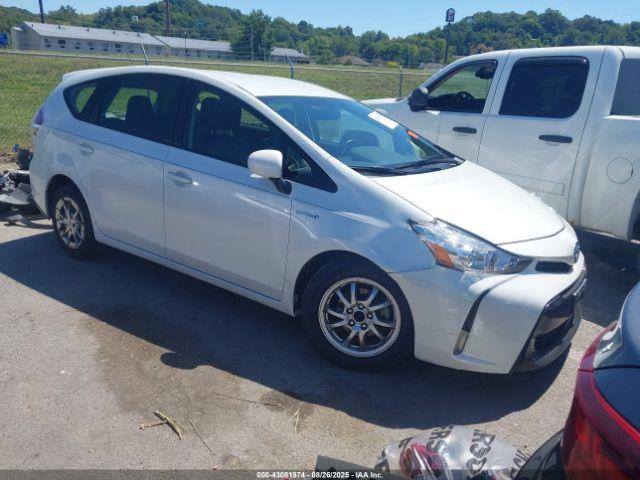  Salvage Toyota Prius v