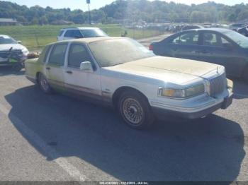  Salvage Lincoln Towncar