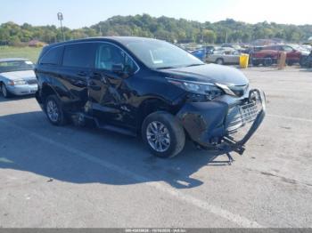  Salvage Toyota Sienna