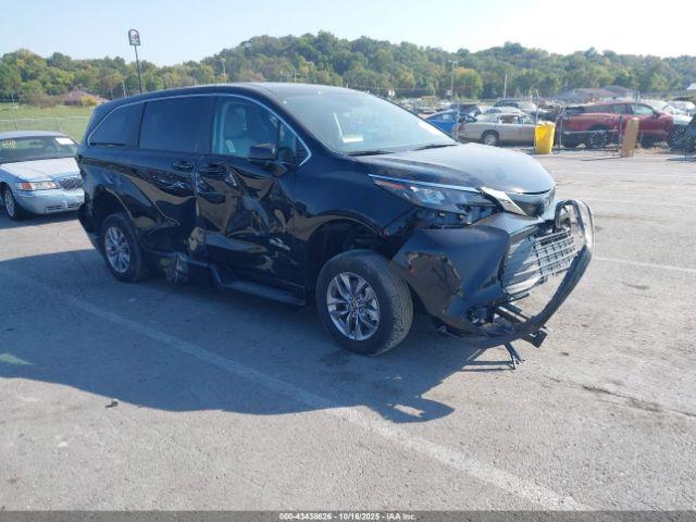  Salvage Toyota Sienna